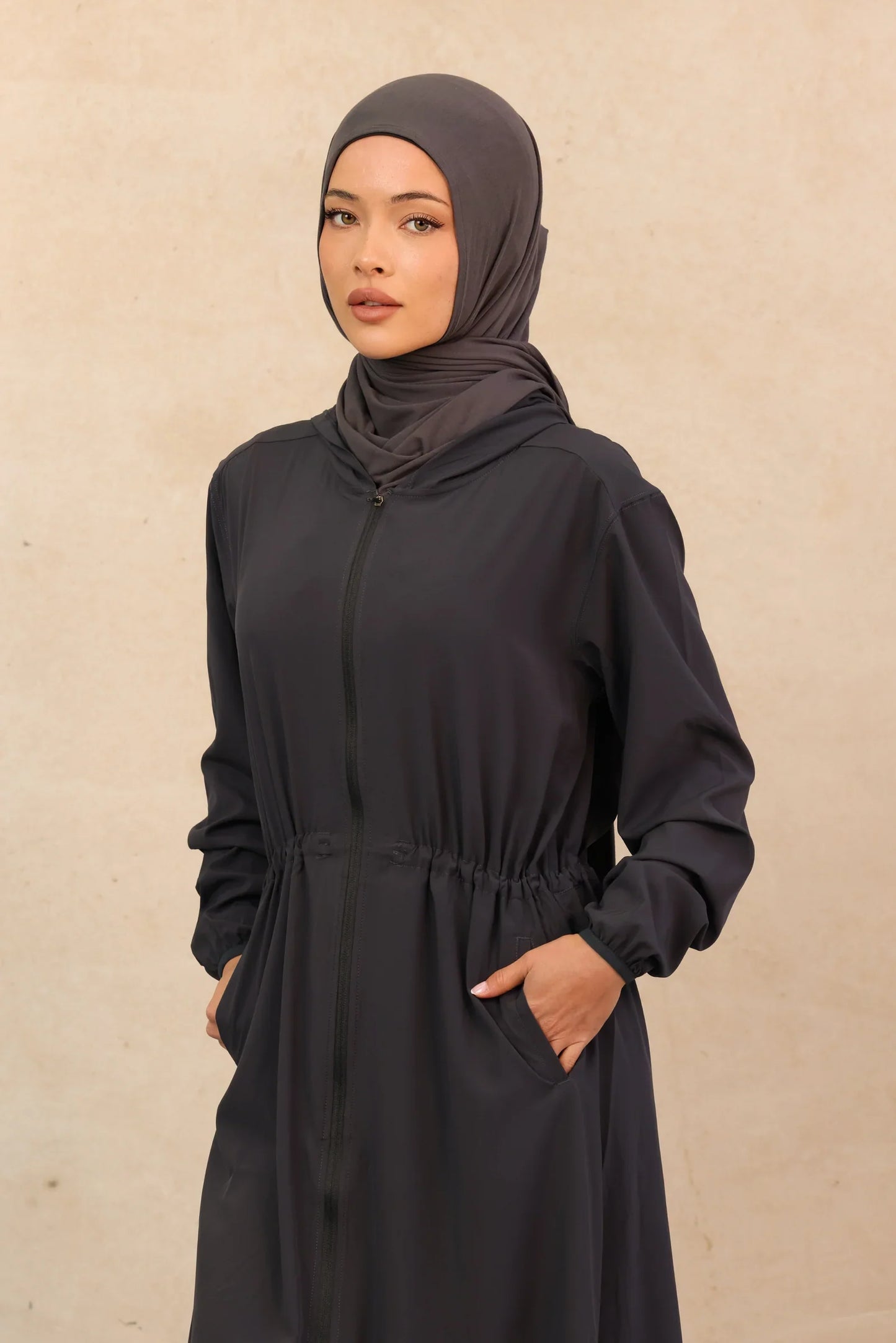 Veste Longue ActiveFit avec Capuche – Noir & Gris