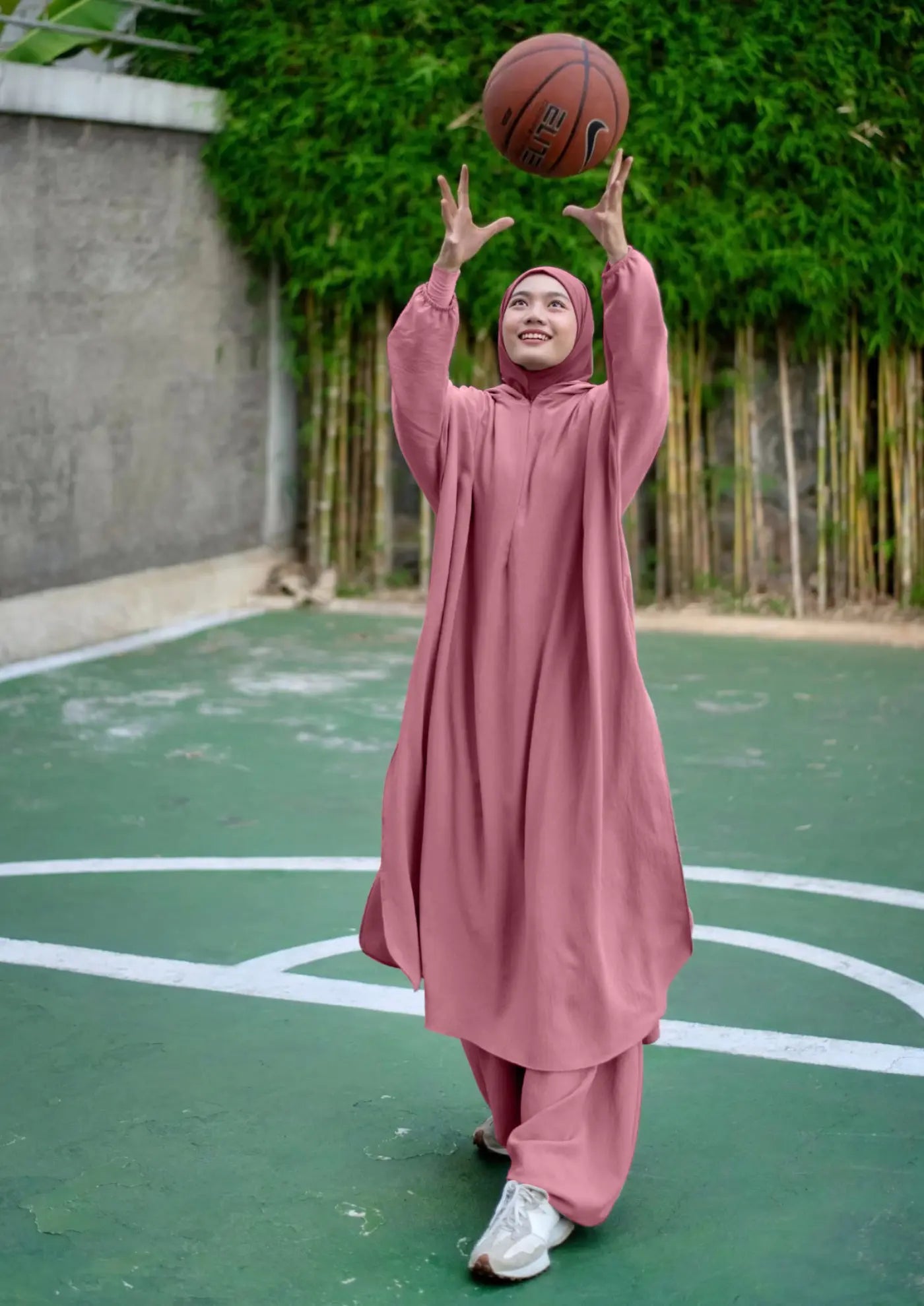Ensemble de sport modeste By Modessa